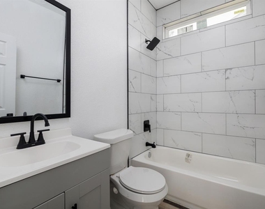 2308 Santa Maria St - Photo Thumbnail 12
