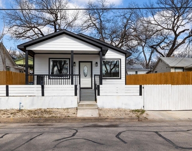 2308 Santa Maria St - Photo Thumbnail 2