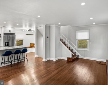 5911 Brackenridge Avenue - Photo Thumbnail 4