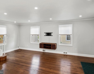 5911 Brackenridge Avenue - Photo Thumbnail 2