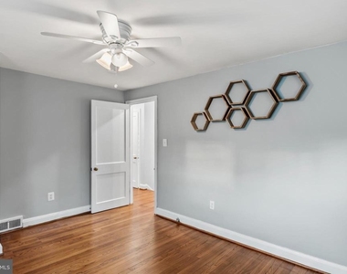 5911 Brackenridge Avenue - Photo Thumbnail 14