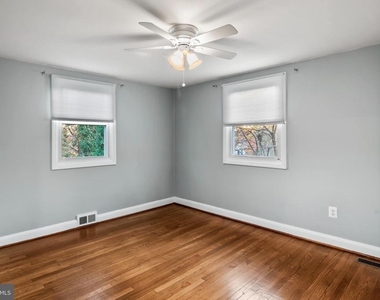 5911 Brackenridge Avenue - Photo Thumbnail 13