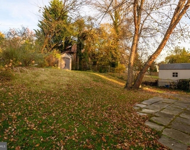 5911 Brackenridge Avenue - Photo Thumbnail 21