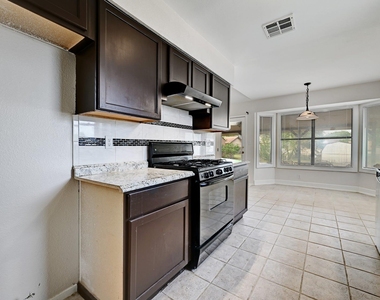 509 Greenway Dr - Photo Thumbnail 8