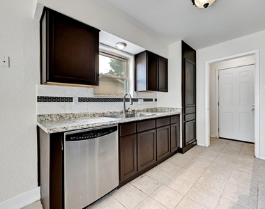 509 Greenway Dr - Photo Thumbnail 9