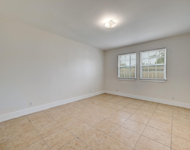 509 Greenway Dr - Photo Thumbnail 12