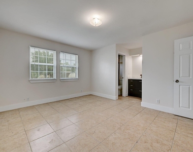 509 Greenway Dr - Photo Thumbnail 13