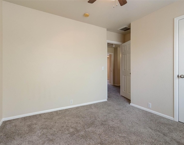 401 Spruce Dr - Photo Thumbnail 18