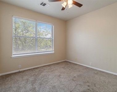 401 Spruce Dr - Photo Thumbnail 17