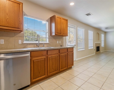 401 Spruce Dr - Photo Thumbnail 14