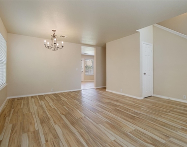 401 Spruce Dr - Photo Thumbnail 4