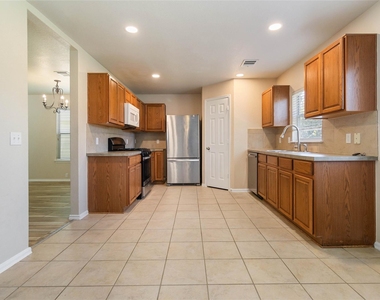 401 Spruce Dr - Photo Thumbnail 10