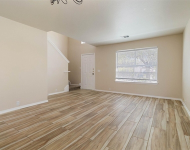 401 Spruce Dr - Photo Thumbnail 3