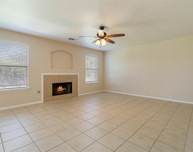 401 Spruce Dr - Photo Thumbnail 9