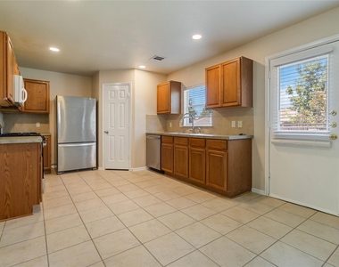401 Spruce Dr - Photo Thumbnail 11