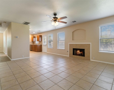 401 Spruce Dr - Photo Thumbnail 8