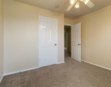 401 Spruce Dr - Photo Thumbnail 23