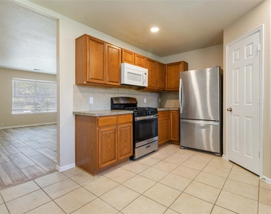401 Spruce Dr - Photo Thumbnail 12