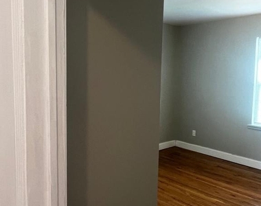 5906 Benton Heights Avenue - Photo Thumbnail 10