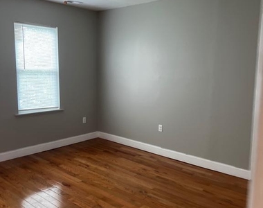 5906 Benton Heights Avenue - Photo Thumbnail 9