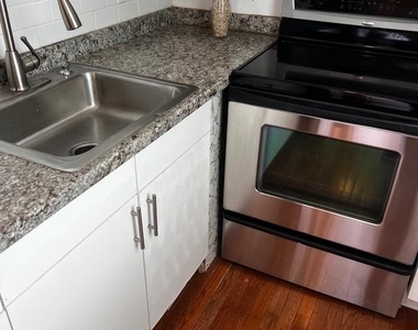 5906 Benton Heights Avenue - Photo Thumbnail 4