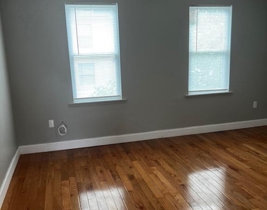 5906 Benton Heights Avenue - Photo Thumbnail 8