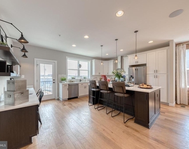 917 Grundy Street - Photo Thumbnail 8