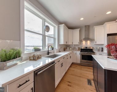 917 Grundy Street - Photo Thumbnail 10