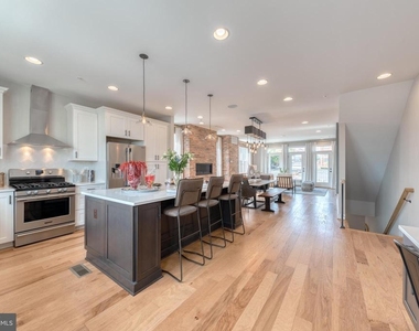 917 Grundy Street - Photo Thumbnail 9
