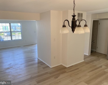 7604 Mcnamara Drive - Photo Thumbnail 10