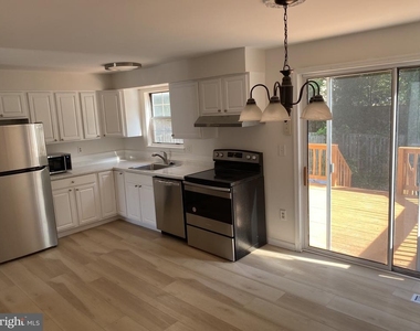 7604 Mcnamara Drive - Photo Thumbnail 9