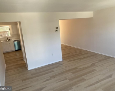 7604 Mcnamara Drive - Photo Thumbnail 12