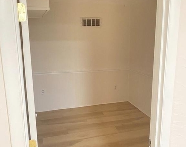 7604 Mcnamara Drive - Photo Thumbnail 7