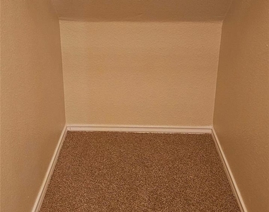 1840 Wallin Loop - Photo Thumbnail 15