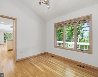 22 Poplar Point Road - Photo Thumbnail 5