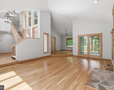 22 Poplar Point Road - Photo Thumbnail 3