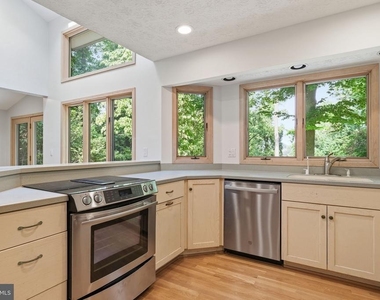 22 Poplar Point Road - Photo Thumbnail 7