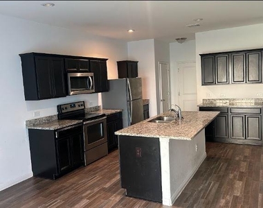 117 Hondo Gap Ln - Photo Thumbnail 2