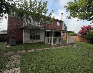 305 Stone Park - Photo Thumbnail 23