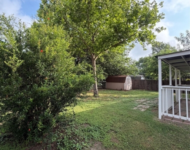 305 Stone Park - Photo Thumbnail 17