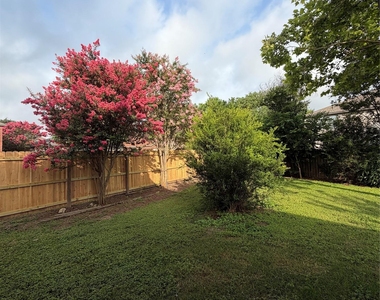 305 Stone Park - Photo Thumbnail 16