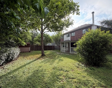 305 Stone Park - Photo Thumbnail 18