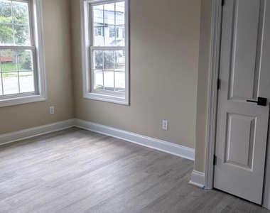 200 W Market Street - Photo Thumbnail 4