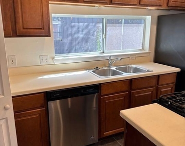1116 Northwestern Ave - Photo Thumbnail 5
