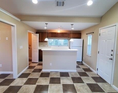 1116 Northwestern Ave - Photo Thumbnail 5