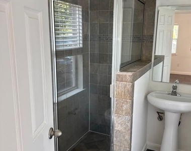 1116 Northwestern Ave - Photo Thumbnail 8