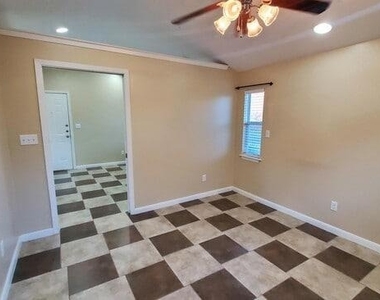 1116 Northwestern Ave - Photo Thumbnail 2