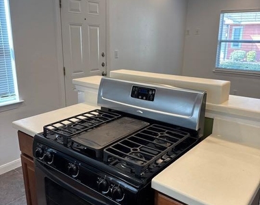 1116 Northwestern Ave - Photo Thumbnail 4