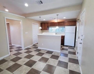 1116 Northwestern Ave - Photo Thumbnail 6