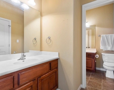 1442 River Forest Dr - Photo Thumbnail 35